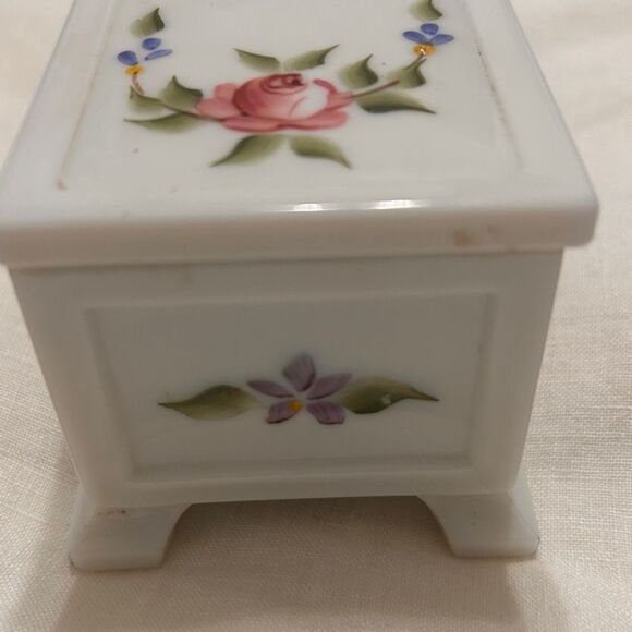 Vintage Westmorland Hand Painted/Signed Milk Glass Jewelry Box - Picture 3 of 8